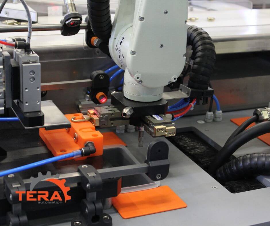 Isole robotizzate e produzione di accessori moda